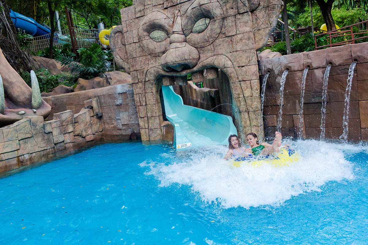 Get ready for a rush of adrenaline as you go through different twists, tunnels, turns and drop at Crocodile Gully, Sunway Lagoon