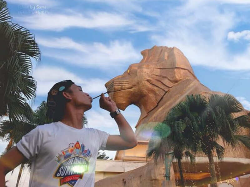 Prop up our iconic Sunway Pyramid’s Egyptian-inspired lion head
