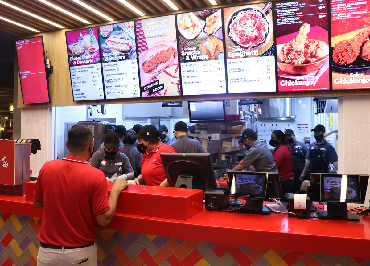 Order from a vast array of Jollibee’s menu, with friendly staff ready to serve!