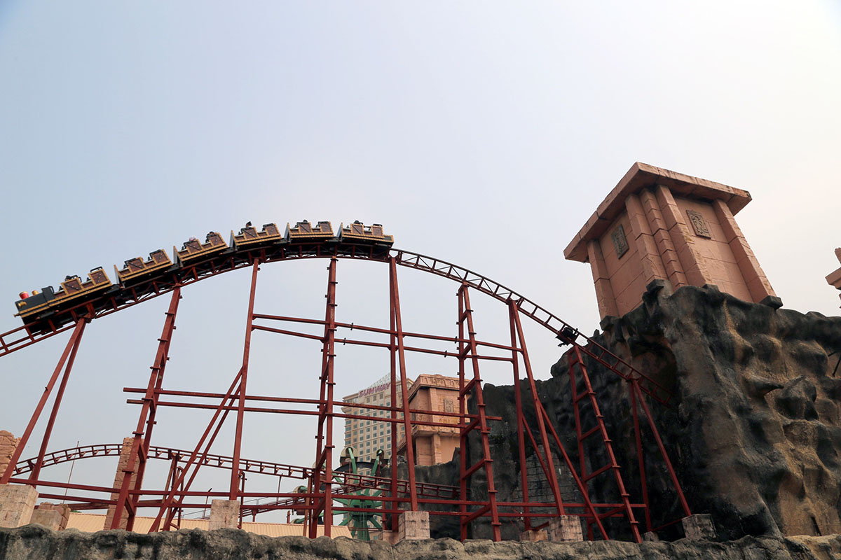 Lost City of Gold Scream Coaster - Life is like a roller coaster – buckle up and just enjoy the ride!