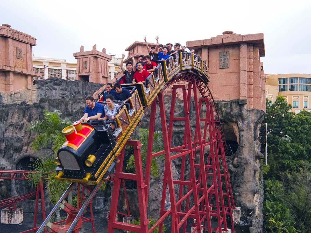 This is one of the first rides you’ll stumble upon as you enter the main entrance of Sunway Lagoon! Get your heart pumping by hopping on the Lost City of Gold Scream Roller Coaster!