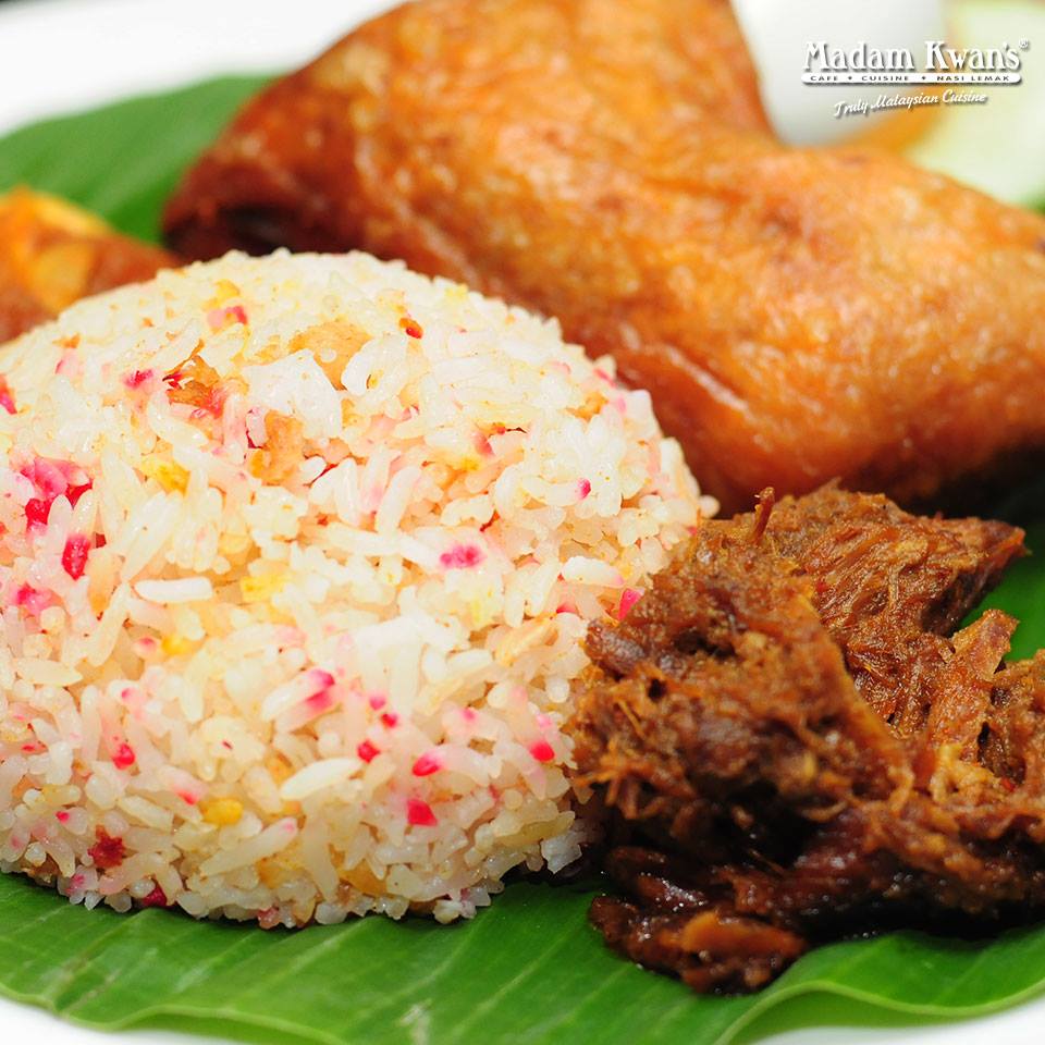 Nasi Bojari – Sunway Pyramid Madam Kwan’s famous tri-coloured rice is a must-try