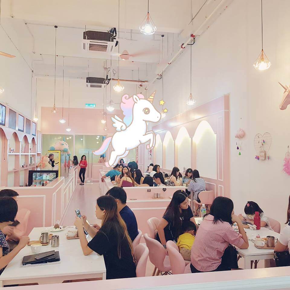 Take the kids on a foodie trip around Sunway City Kuala Lumpur. With over 180 F&B outlets in Sunway Pyramid alone, you’ll never run out of food options. From drinks, snacks and desserts to hearty meals, there’s always something for everyone and for every occasion - La Fleur Cafe
