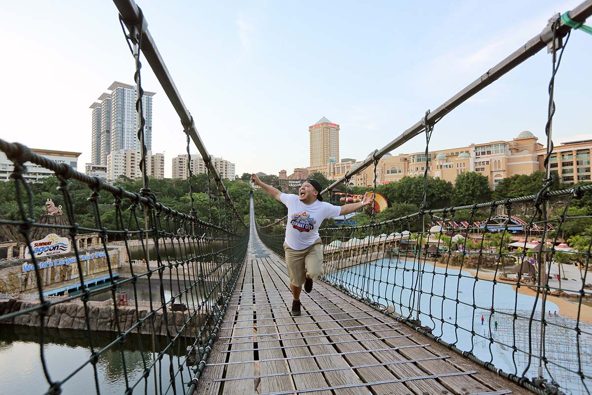 Strike your best pose on the suspension bridge! Malaysia’s Longest Pedestrian Suspension Bridge at Sunway Lagoon