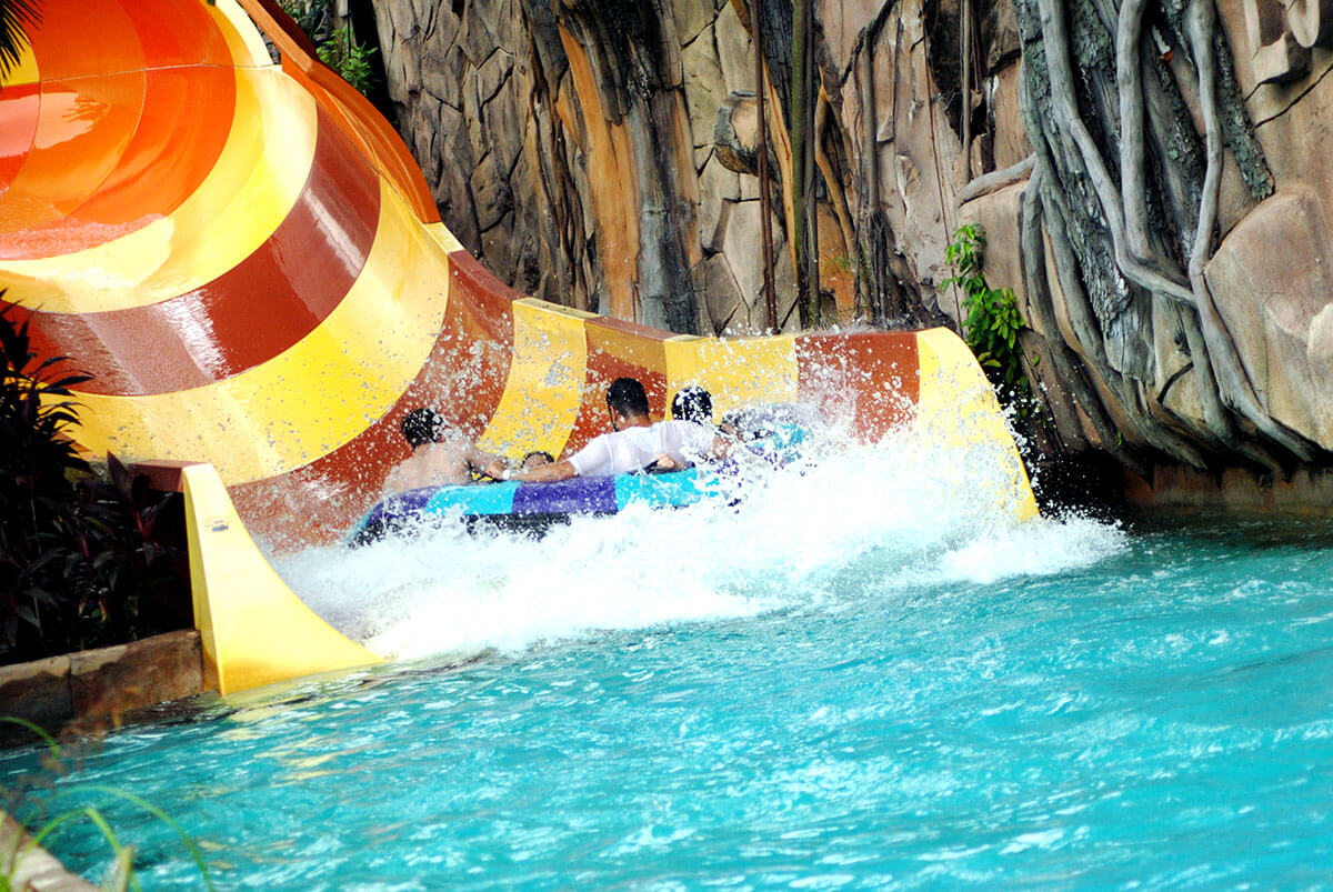 Jungle Fury Sunway Lagoon - The unexpected water splash helps slow down motion upon the finale of the ride.