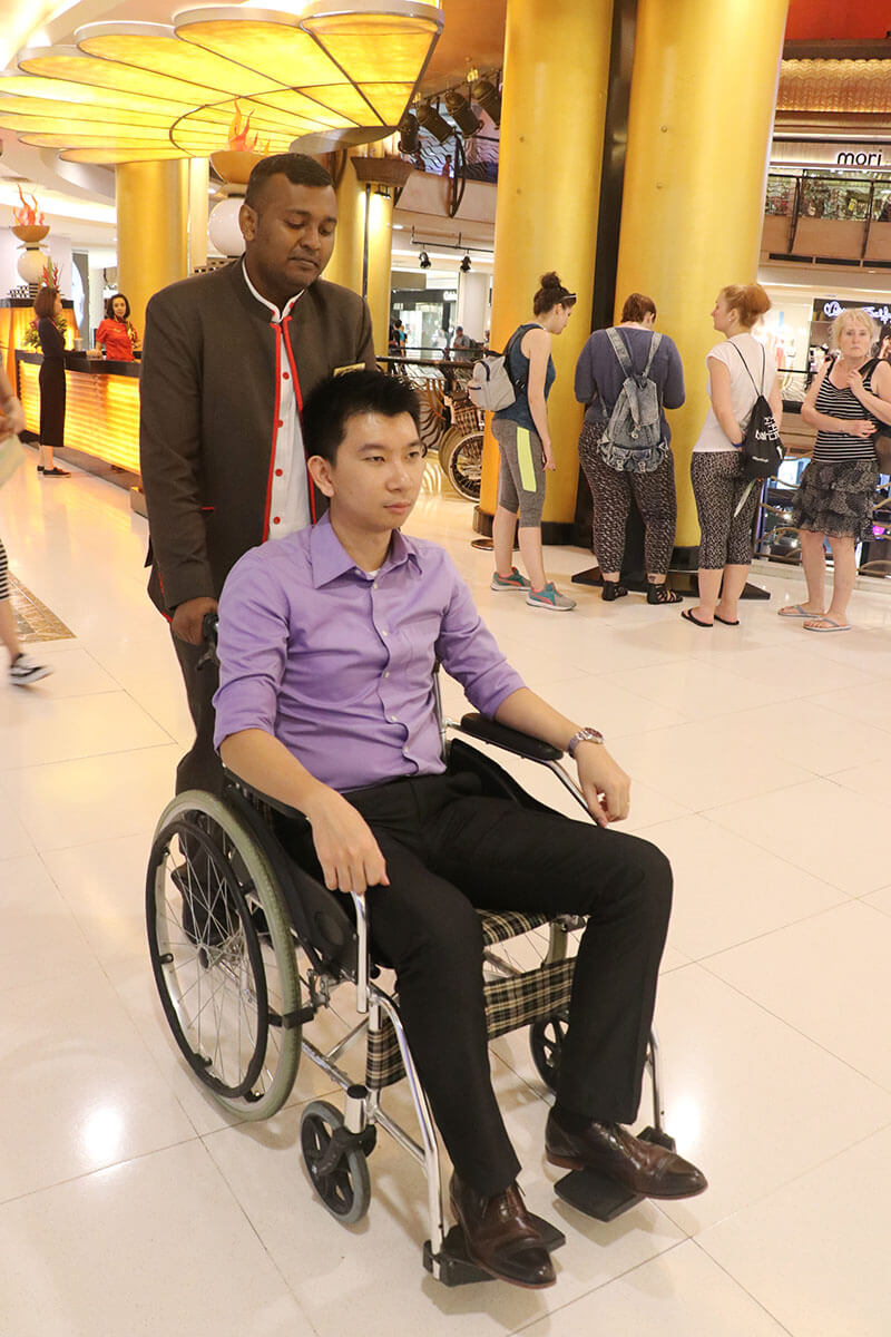 We have taken into account the possible hassle in bringing wheelchairs or any assisting mobility mechanism. Here are some amenities from Sunway Pyramid for differently-abled individuals.