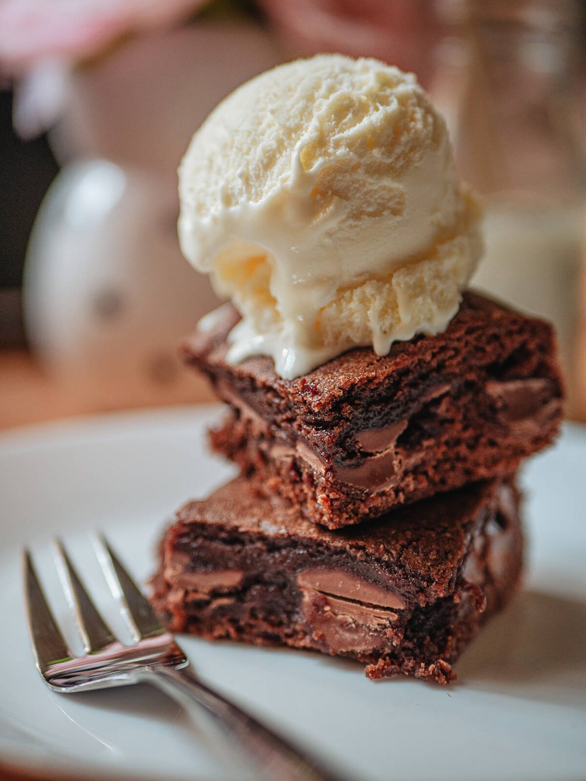 Can you resist this chocolatey goodness of brownies with ice-cream?