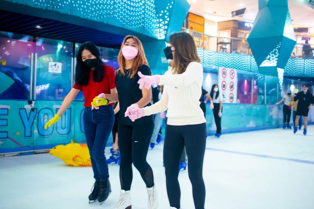 Plan your dates at Sunway Pyramid Ice for some butterflies-in-the-stomach inducing hand-holding moments