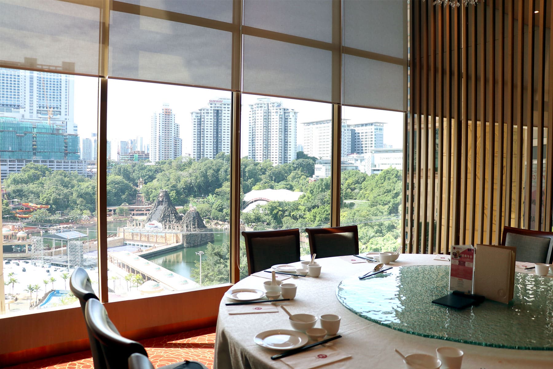Oriental Sun - Admire the sights of Sunway Lagoon while you indulge in Cantonese house specialties.