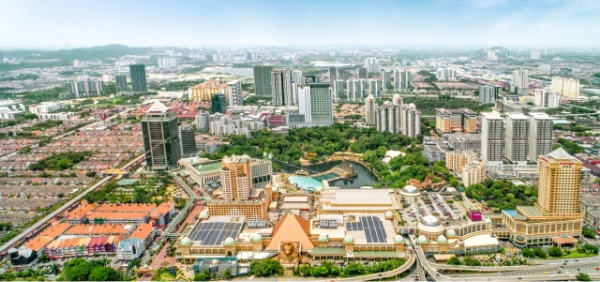 With 5G technology integrated into Sunway City Kuala Lumpur, we are able to integrate and harness the synergies of our 13 business divisions, allowing us to leverage our thriving ecosystem and produce meaningful real-world solutions that will advance innovative energy solutions for low-carbon cities.