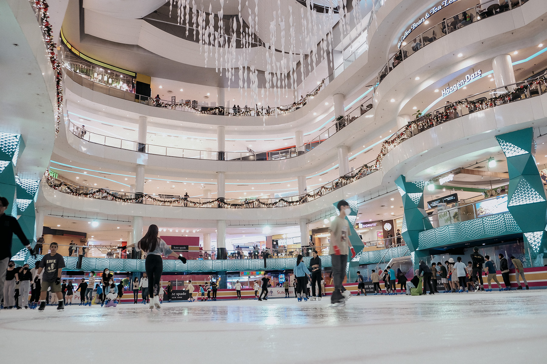 Want a convenient leg work out? Try out indoor ice-skating with your friends at Sunway Pyramid Ice!