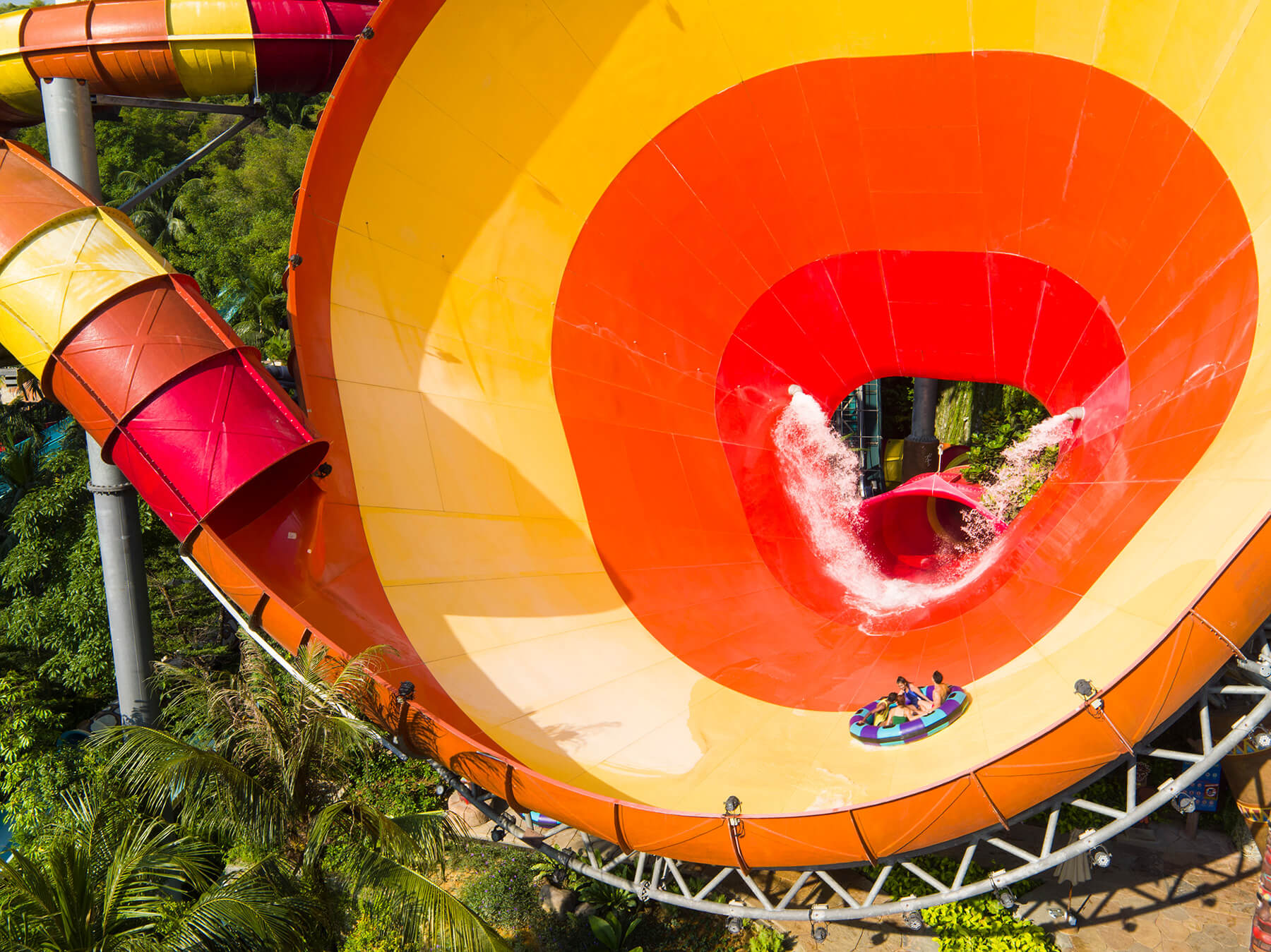 Your journey in Sunway Lagoon isn’t complete until you ride the biggest slide in the world - the Vuvuzela!