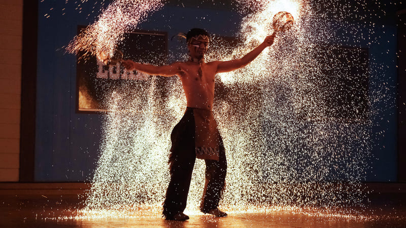 Don’t miss out on the impressive fire show that features Fire Dances, Fire Breathers and Eaters!(1)