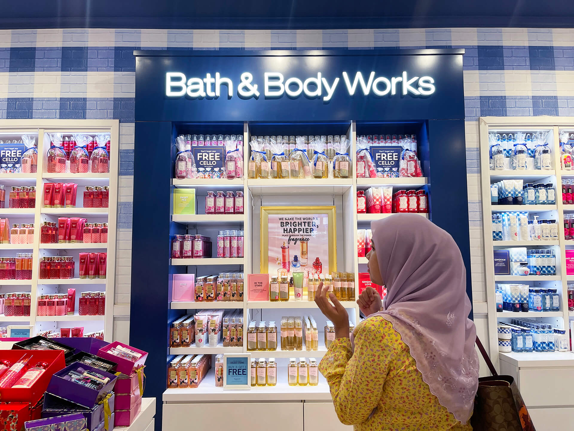 Smell good, look good with Bath & Body Works.