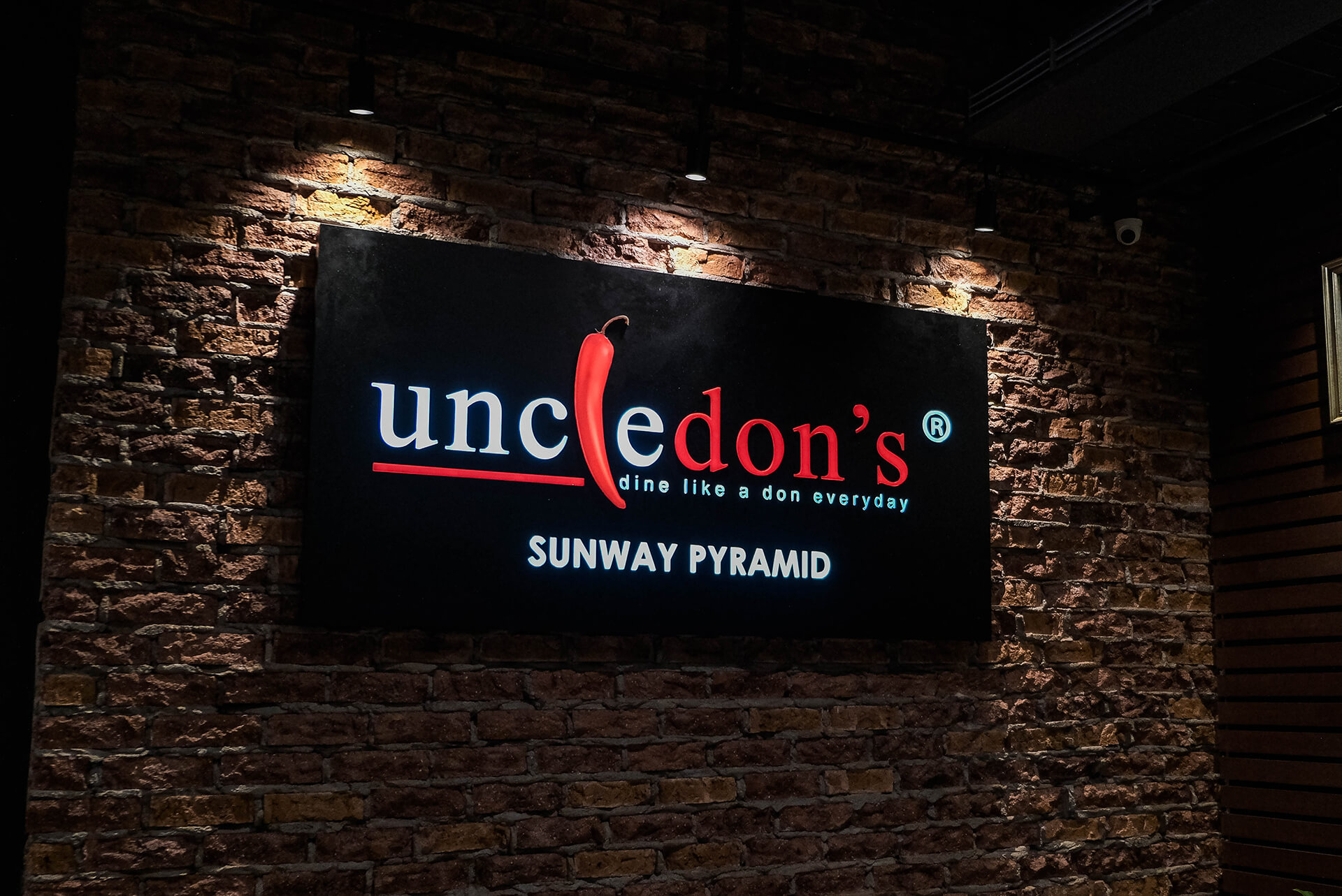 Just like the sign says - dine like a don everyday!