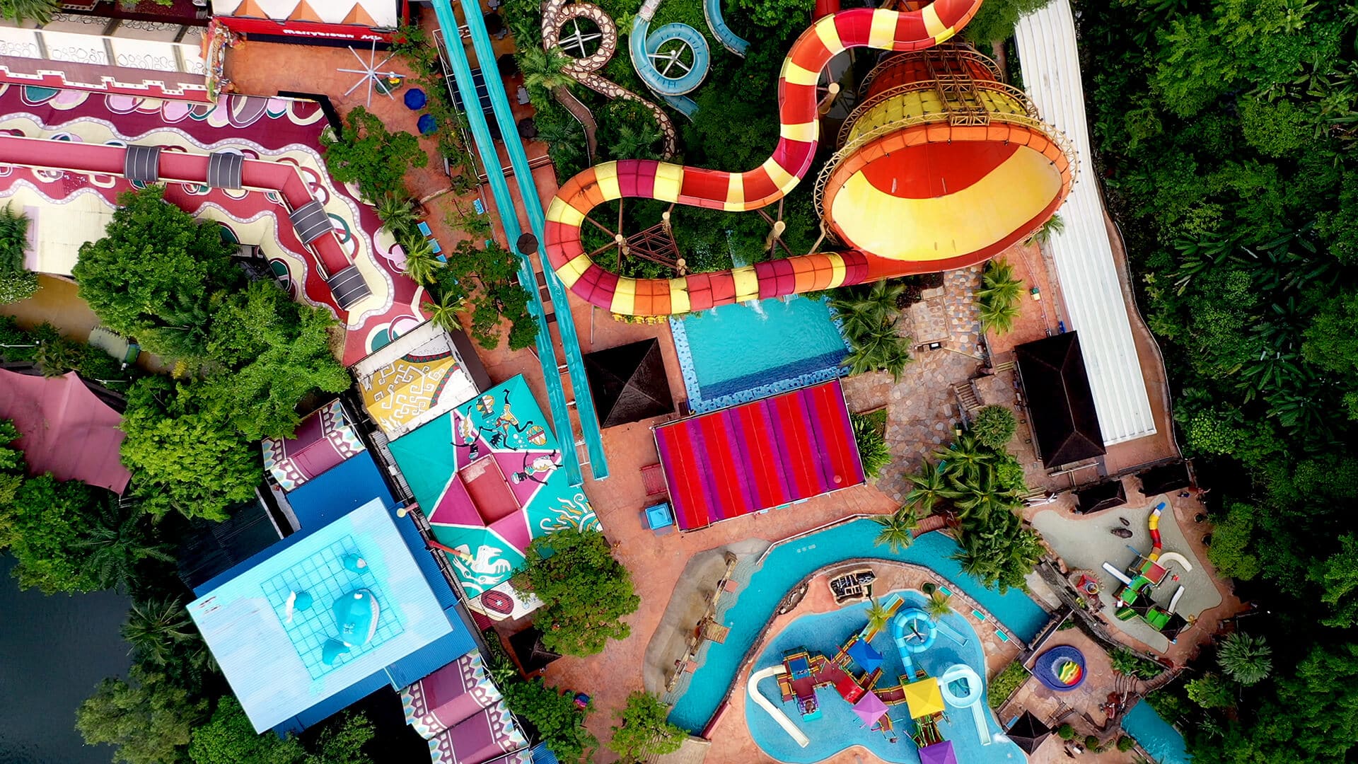 Delve into the ultimate water park experience at Sunway Lagoon Water Park!